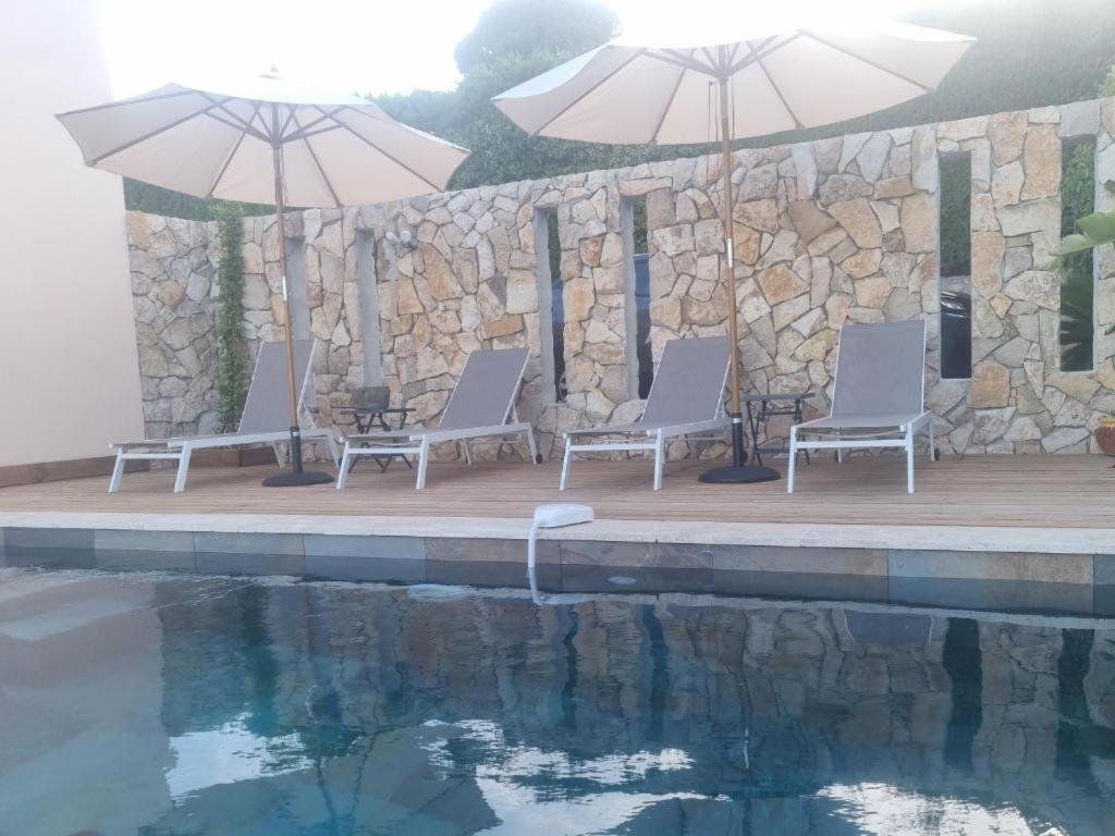 Villa Manoa Олиул Екстериор снимка